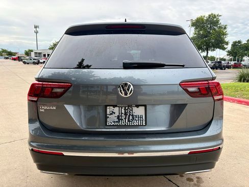 Used 2021 Volkswagen Tiguan SE w/ Panoramic Sunroof Package FWD image 6