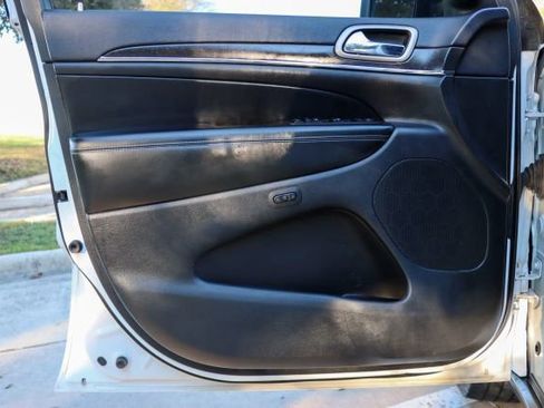 Used 2017 Jeep Grand Cherokee Limited image 12