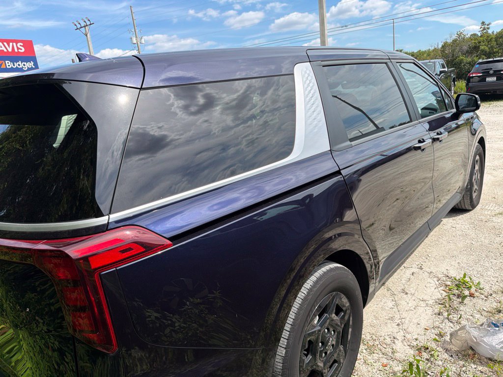 Used 2025 Kia Carnival FWD image 5
