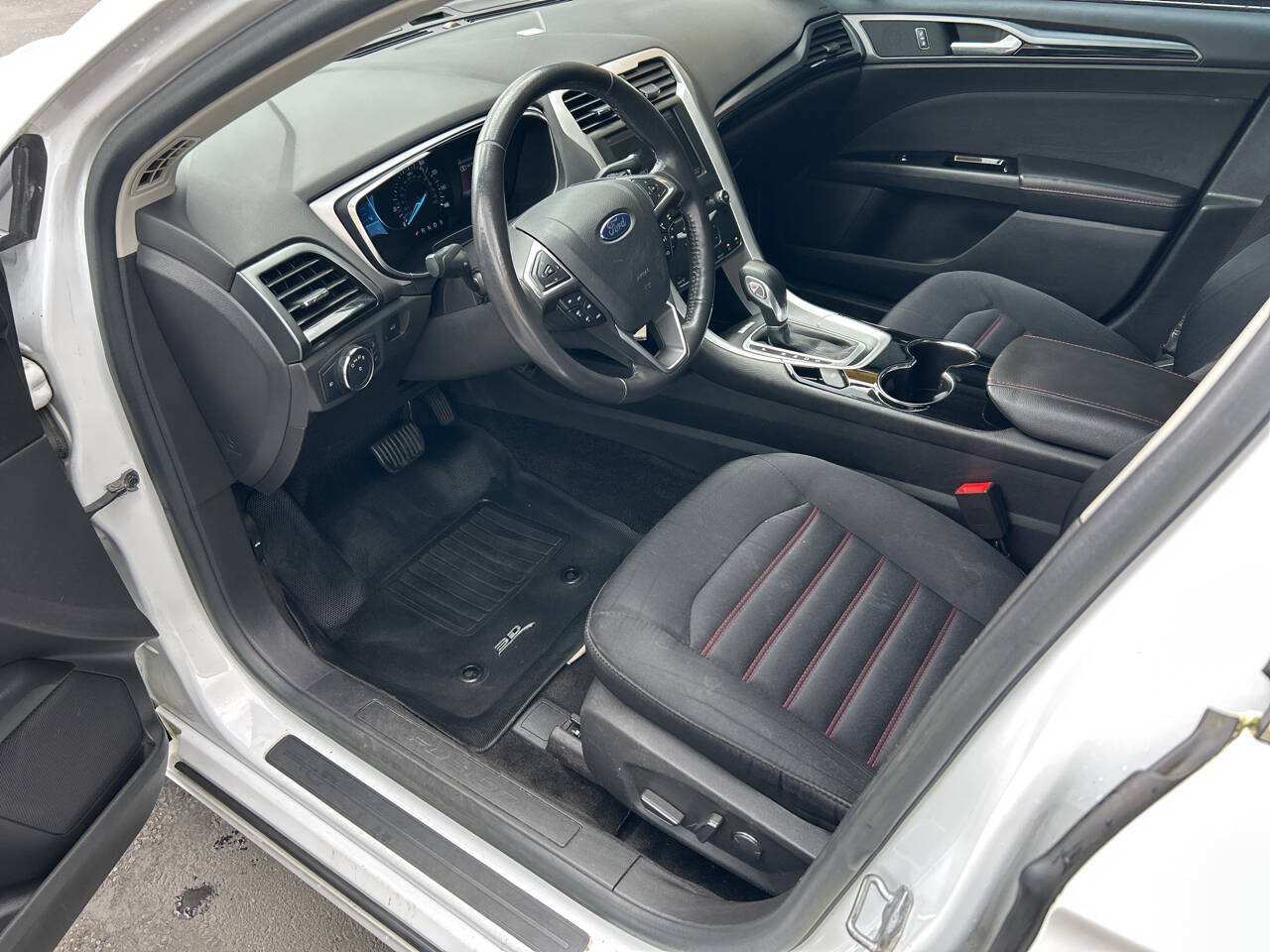 Used 2014 Ford Fusion SE FWD image 9