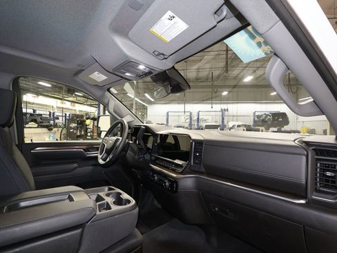 Certified 2025 Chevrolet Silverado 2500 LT w/ Convenience Package image 28