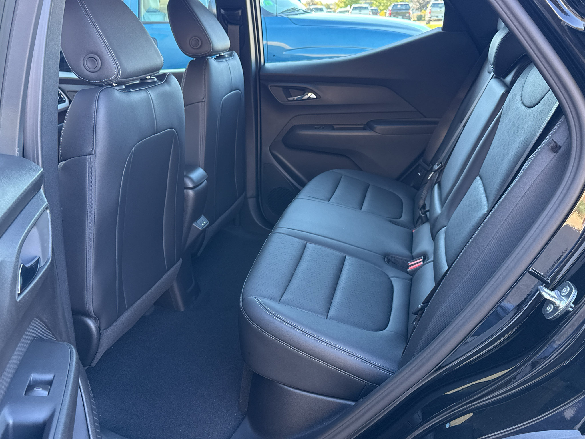 New 2027 Chevrolet Bolt LT w/ Comfort Package FWD image 33