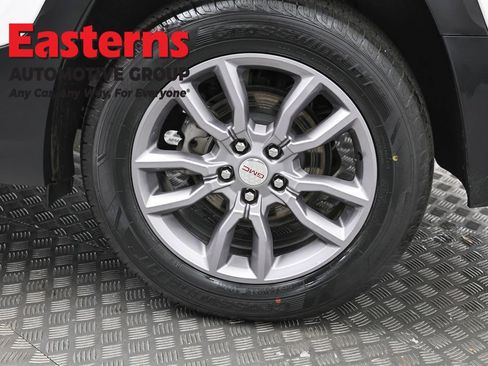 Used 2024 GMC Terrain SLT AWD/4WD image 35