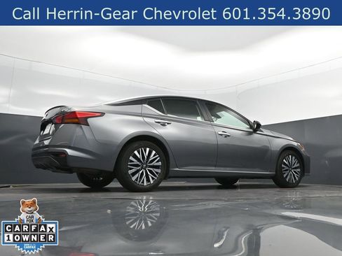 Used 2024 Nissan Altima 2.5 SV FWD image 43