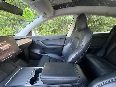 Used 2022 Tesla Model Y Performance AWD/4WD image 29
