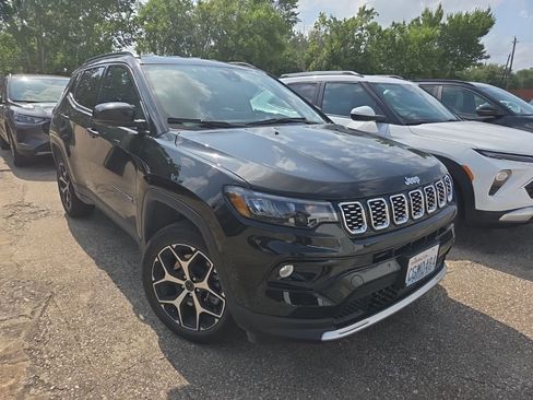 Used 2025 Jeep Compass Limited AWD/4WD image 3