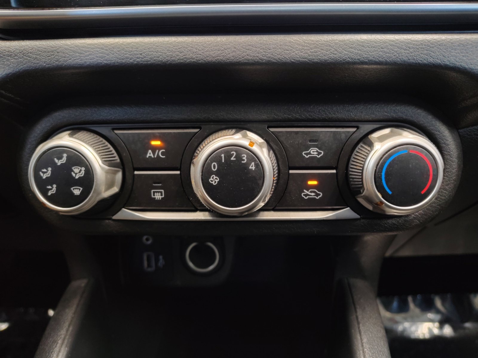 Used 2021 Nissan Versa S FWD image 18
