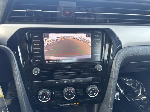 Certified 2021 Volkswagen Passat 2.0T S image 21