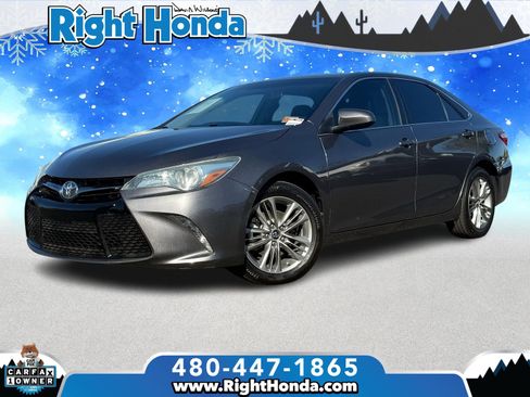 Used 2016 Toyota Camry SE image 1