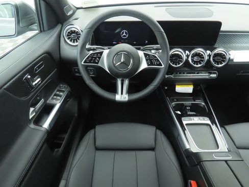 Used 2026 Mercedes-Benz GLB 250 image 10