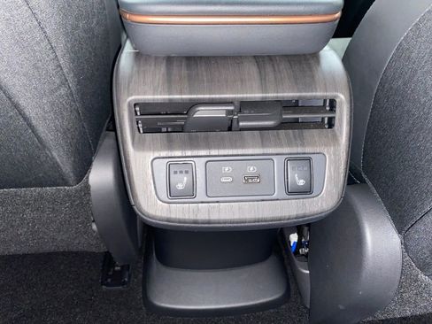 Used 2023 Nissan Ariya AWD image 26