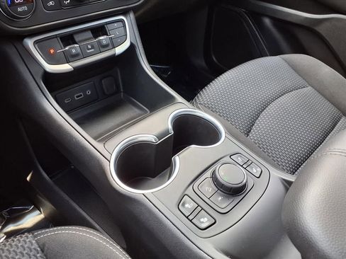 Used 2022 GMC Terrain SLE w/ Driver Convenience Package FWD image 21
