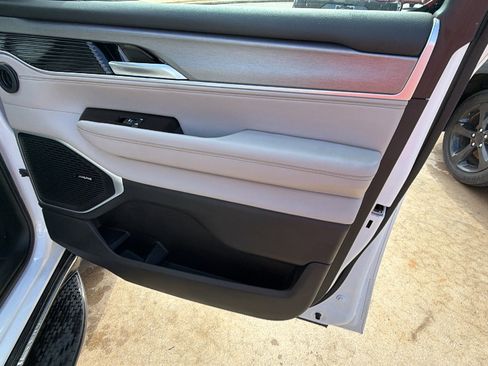 Used 2025 Jeep Wagoneer 4WD w/ Premium Group I image 19