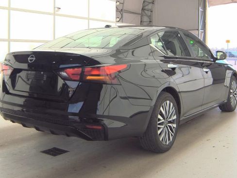 Used 2025 Nissan Altima 2.5 SV image 4