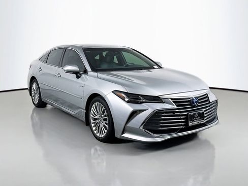 Used 2020 Toyota Avalon Limited w/ Advanced Safety Package FWD image 3