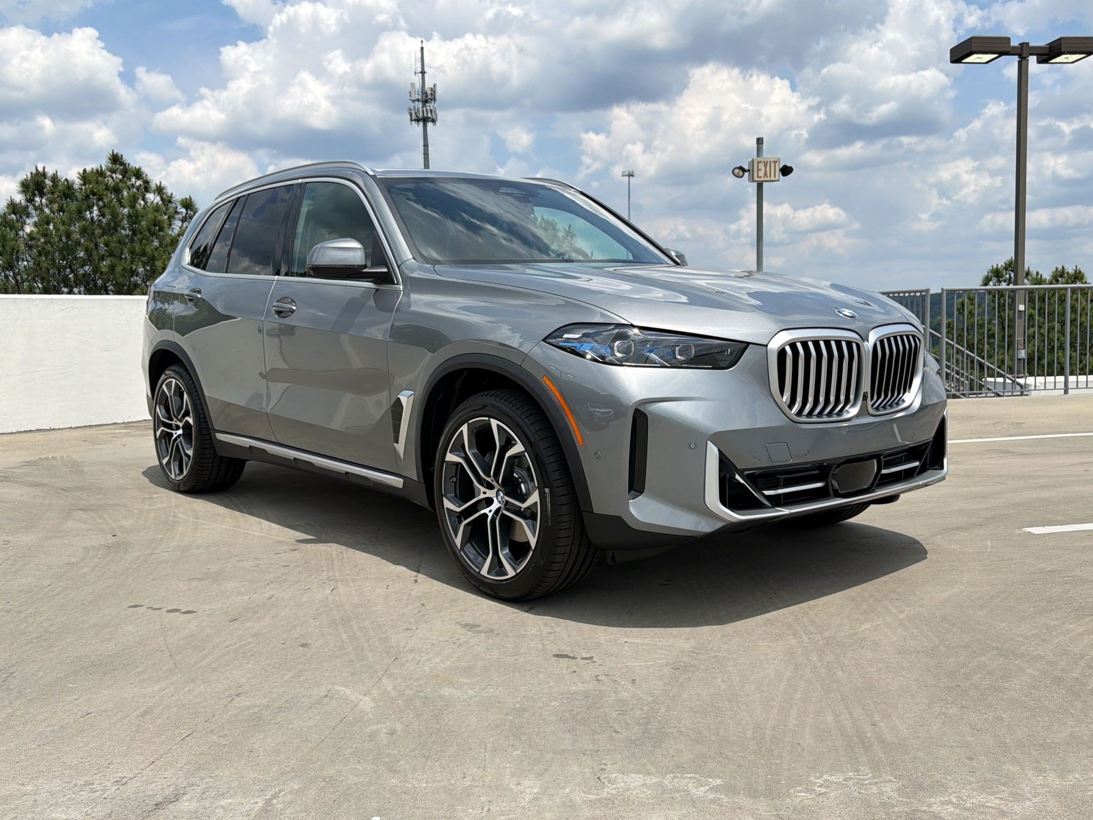 Used 2026 BMW X5 xDrive40i w/ Premium Package AWD/4WD image 7