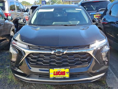 New 2026 Chevrolet Trax LT w/ Driver Confidence Package image 2