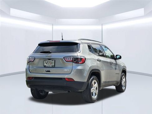 Used 2023 Jeep Compass Latitude AWD/4WD image 5
