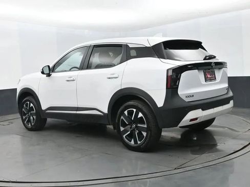 Used 2025 Nissan Kicks SV AWD/4WD image 9