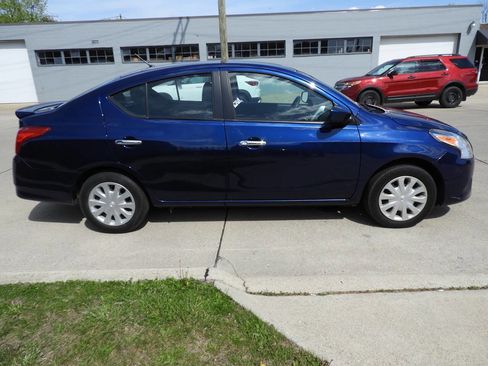 Used 2019 Nissan Versa SV FWD image 9