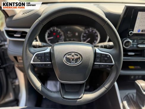 Used 2025 Toyota Highlander XLE AWD/4WD image 13