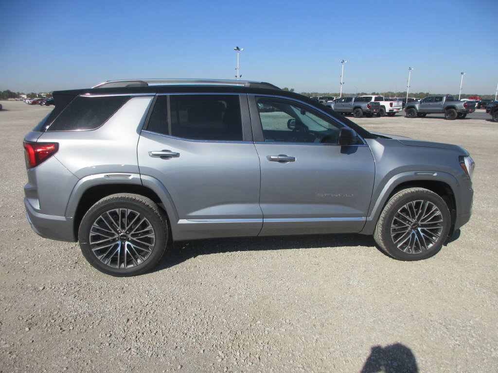 New 2027 GMC Terrain Denali w/ LPO, Black Badging Package AWD/4WD image 3