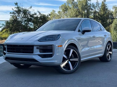 New 2026 Porsche Cayenne Turbo AWD/4WD image 1