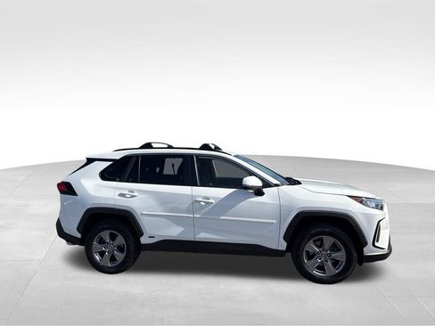 Used 2022 Toyota RAV4 LE AWD/4WD image 5