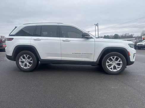 Used 2023 Jeep Grand Cherokee Limited AWD/4WD image 11