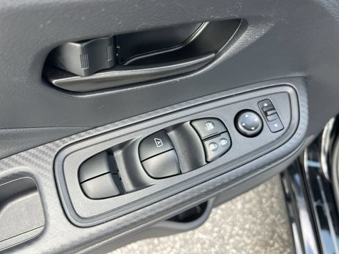 Used 2025 Nissan Versa S FWD image 15