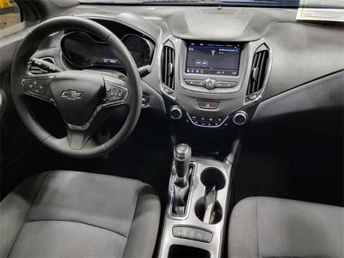 Used 2019 Chevrolet Cruze LT w/ Convenience Package image 29
