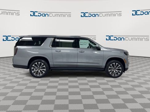 New 2026 Chevrolet Suburban High Country AWD/4WD image 9