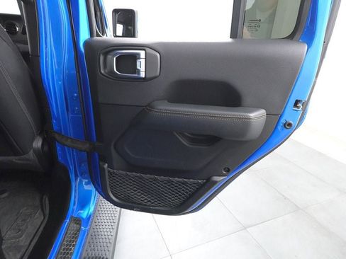 Used 2023 Jeep Wrangler Unlimited Sahara AWD/4WD image 31