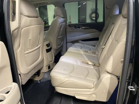 Used 2020 Cadillac Escalade ESV Premium Luxury w/ LPO, Radiant Package image 33