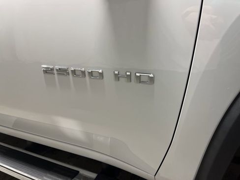 Used 2024 Chevrolet Silverado 2500 LT image 9