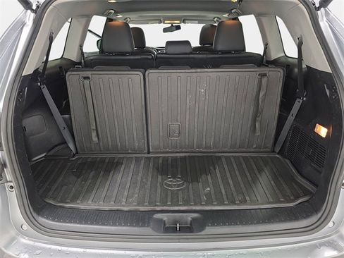 Used 2015 Toyota Highlander XLE image 35