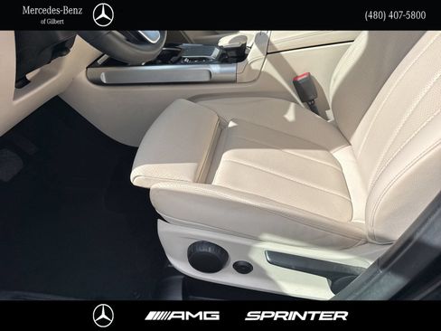 Used 2022 Mercedes-Benz GLB 250 image 15
