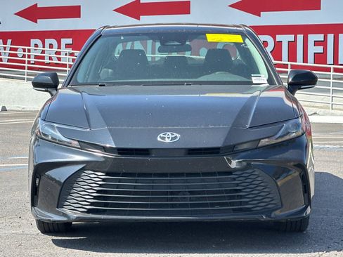 Used 2025 Toyota Camry LE image 7