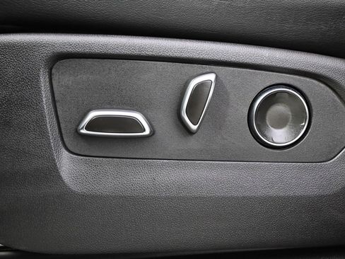 Certified 2025 Cadillac Escalade Premium Luxury image 14