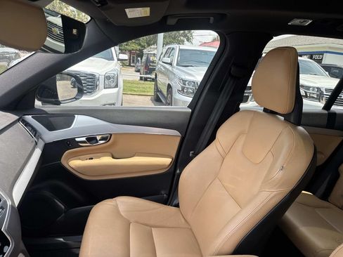 Used 2017 Volvo XC90 T6 Momentum w/ Vision Package AWD/4WD image 18