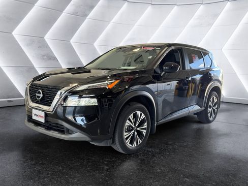 Used 2023 Nissan Rogue SV image 3