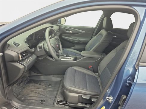 Used 2025 Buick Envista Preferred image 12