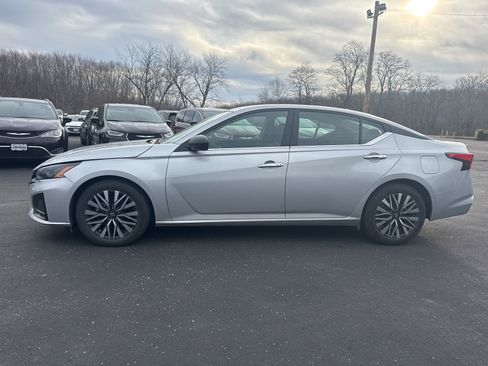Used 2024 Nissan Altima 2.5 SV image 4
