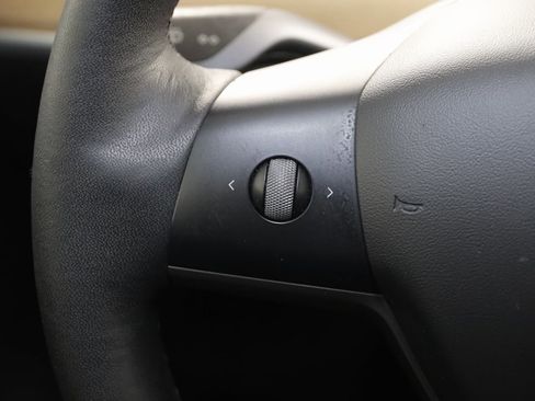 Used 2022 Tesla Model Y Long Range image 34