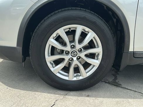 Used 2018 Nissan Rogue SV image 13