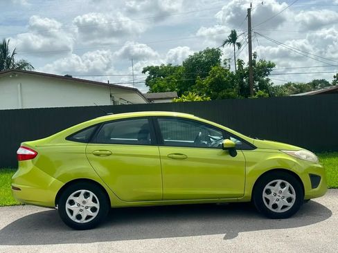 Used 2012 Ford Fiesta SE FWD image 3