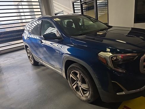Used 2020 GMC Terrain SLT image 1