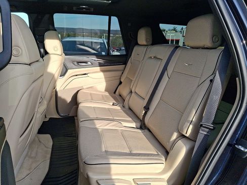 Used 2022 Cadillac Escalade Premium Luxury image 8