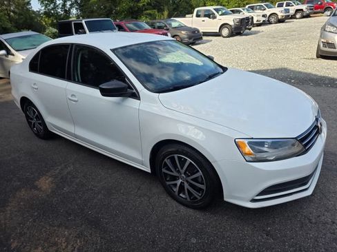Used 2016 Volkswagen Jetta SE FWD image 3