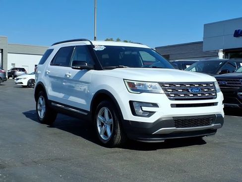 Certified 2017 Ford Explorer XLT AWD/4WD image 3